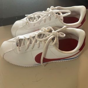 Youth size 5.5 Y Cortez basic